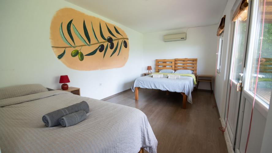 The Land / İki Kişilik Bungalov Evde/Kişi Başı Konaklama