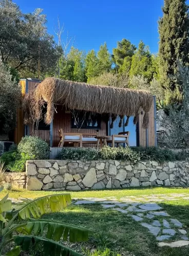 Çeşmeköy / İki Kişilik Deniz Manzaralı Teraslı Tiny House Evde / Kişi Başı Konaklama