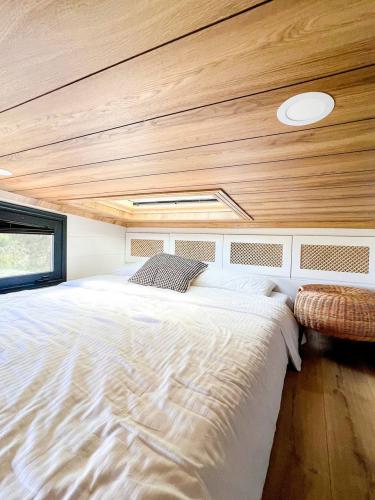 Çeşmeköy / İki Kişilik 1+1 Deniz Manzaralı Teraslı Tiny House Evde / Kişi Başı Konaklama