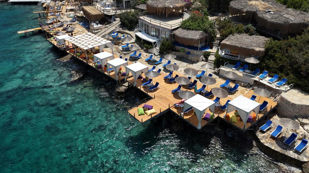 Ayşenur ve Merve ile Kaş'ta Yoga ve Deniz Kampı