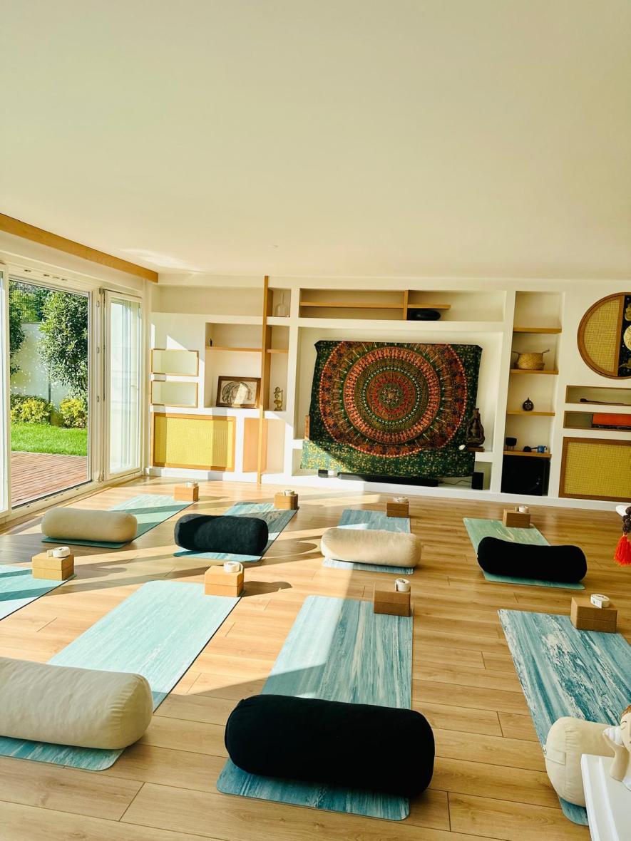 YOGA CO' da Ses Meditasyonu ve Yin Yoga Yolculuğu Cansu Ece Yıldırım
