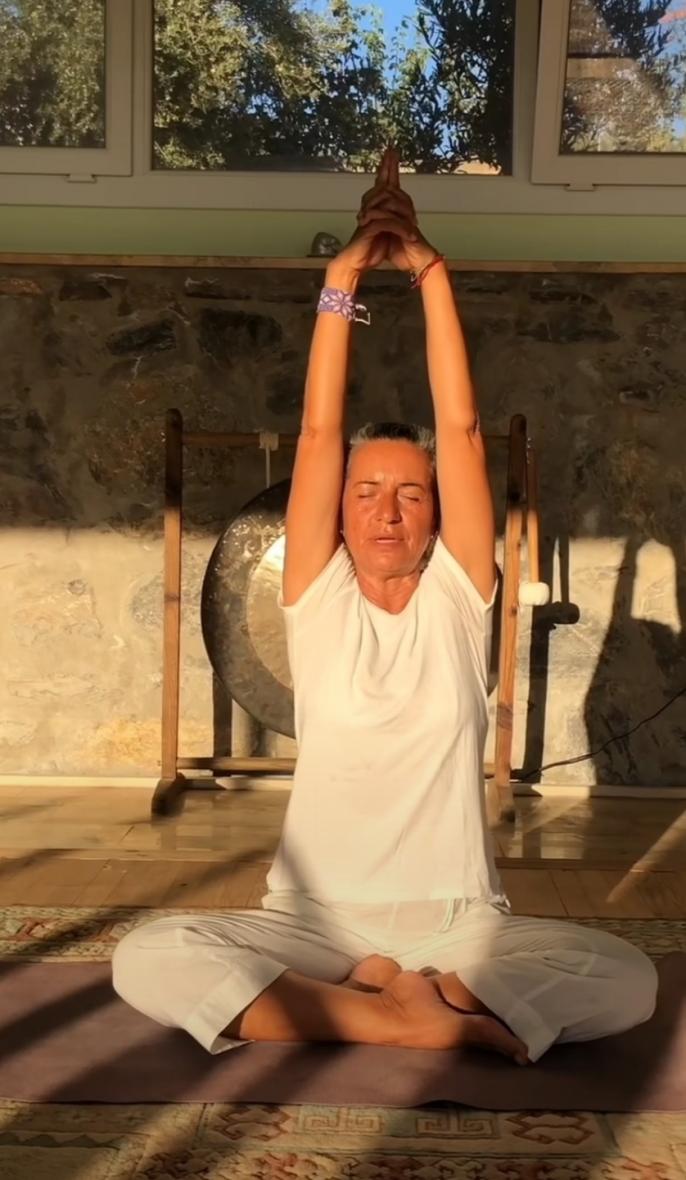 300 saat Multi Style Hatha-Vinyasa Yoga TTC Çiğdem Sarı Fraser