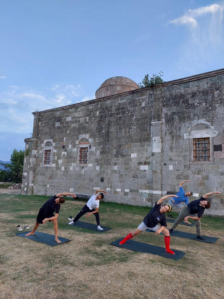 Bayramda Ordu'da Sörf, Yoga, Harmonik Su Terapi Kampı