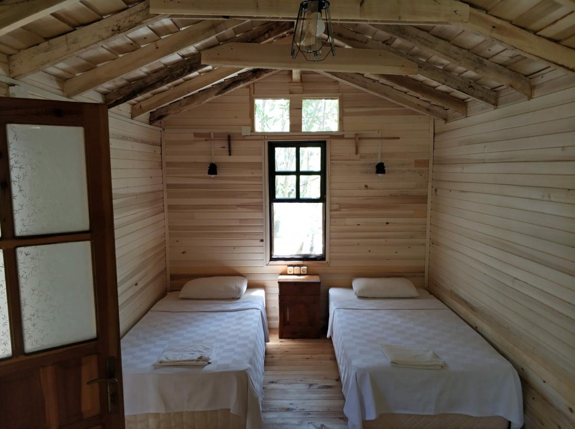 Pastoral Vadi Konaklama Bungalov (Banyo Dışarıda) 4 yataklı 1 Odalı