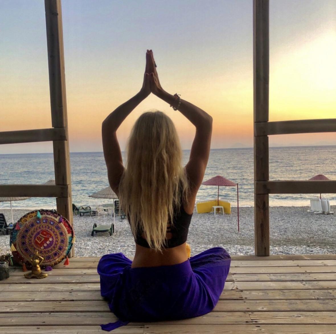 Datça’da Kendini Keşfetme Yolculuğu Yoga ve Farkındalık Kampı Aysun Ce