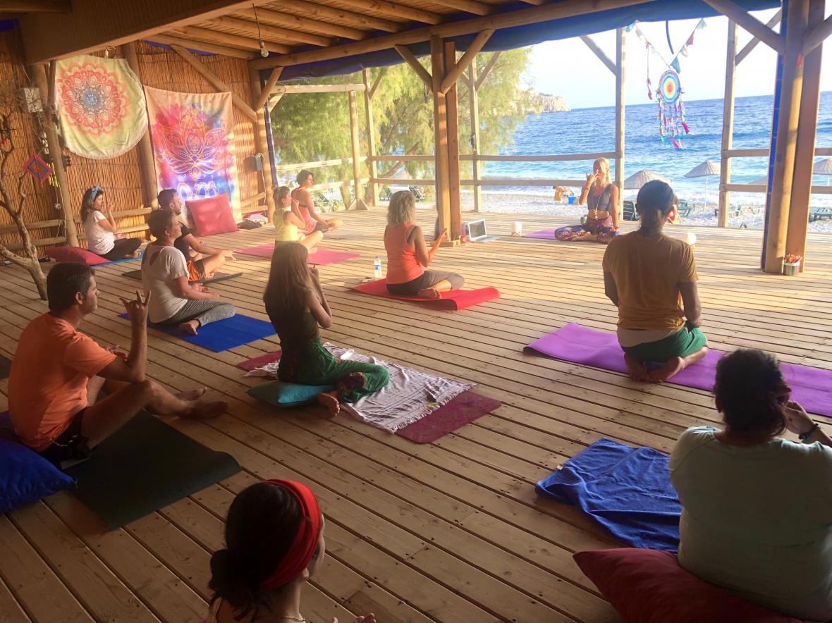 Datça’da Kendini Keşfetme Yolculuğu Yoga ve Farkındalık Kampı Aysun Ce
