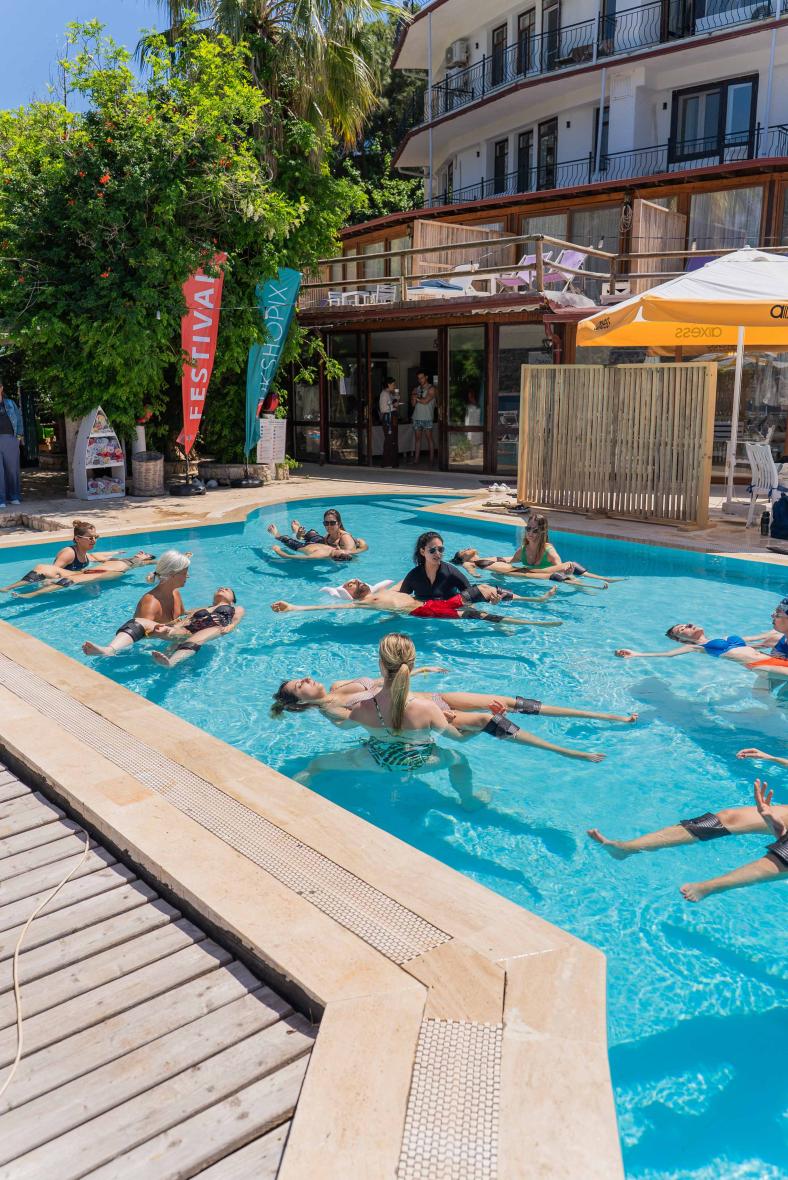 Alaçatı’da Yoga ve Su Terapisi Kampı Pelinsu Taş
