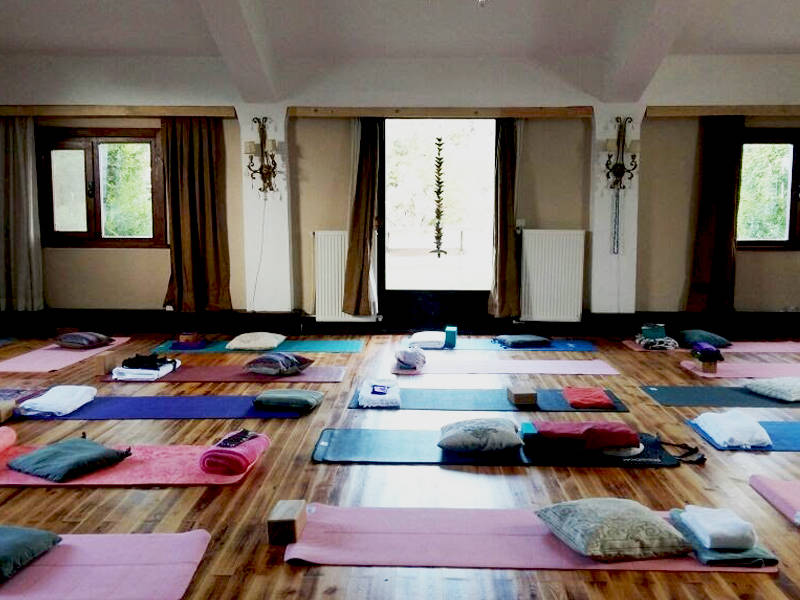 Özge Küçükkaya ile Pratikte Derinleş Yoga Kampı Özge Küçükkaya