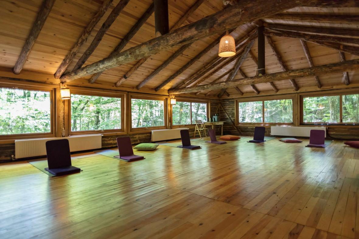 İçsel Dönüşüm Yoga ve Meditasyon Kampı Burcu Öztınaz