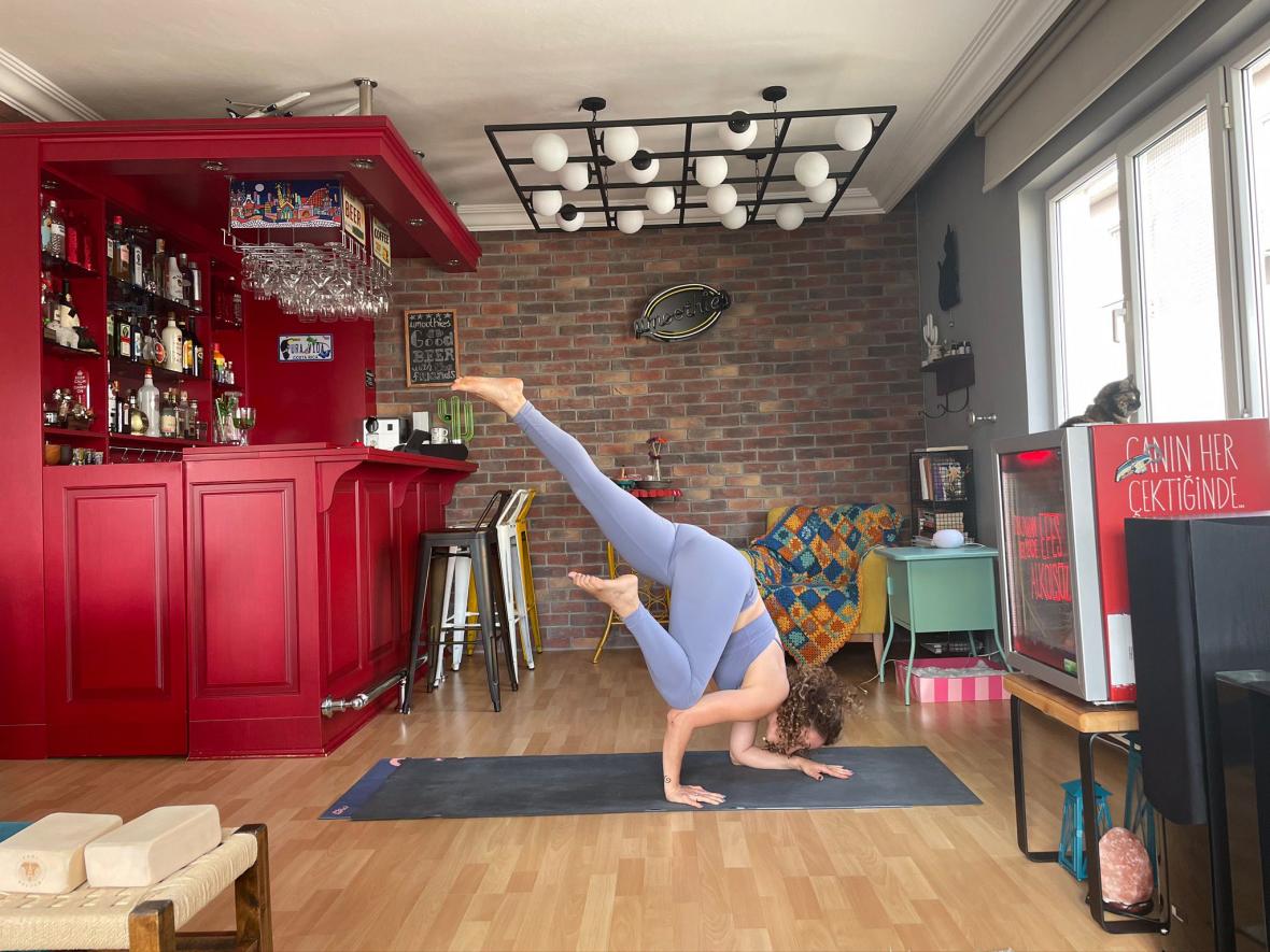 Online ve Yüzyüze Yoga Dersleri Pınar Karaman